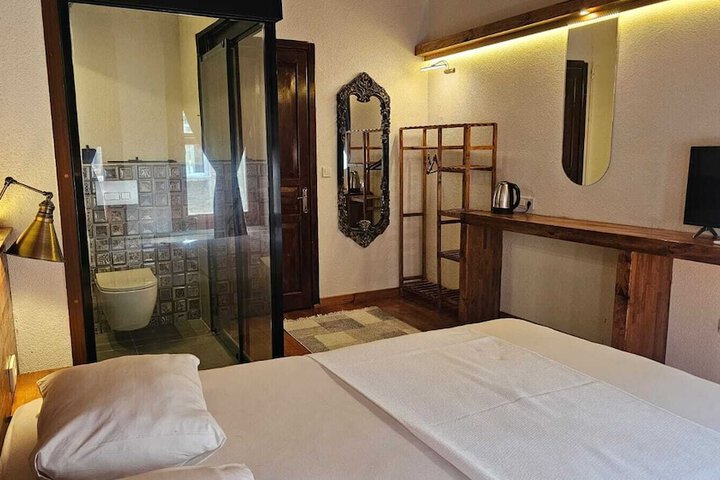 Room 16 of 21
