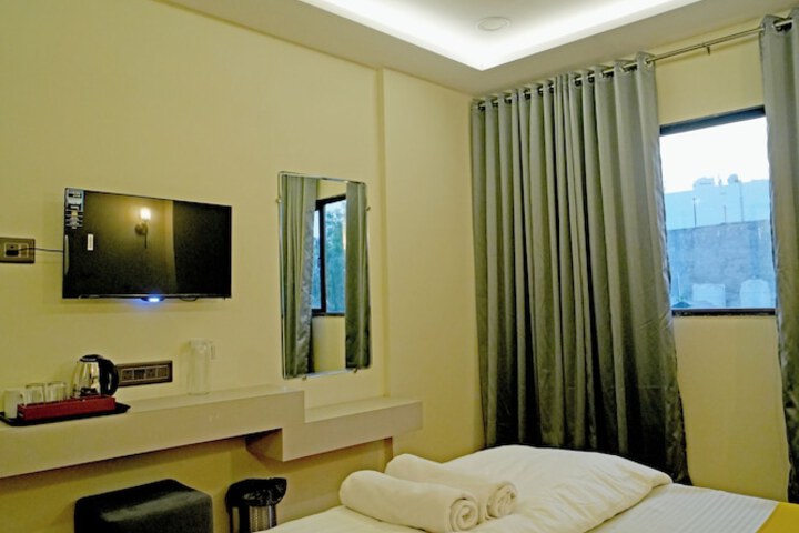 Room 8 of 16