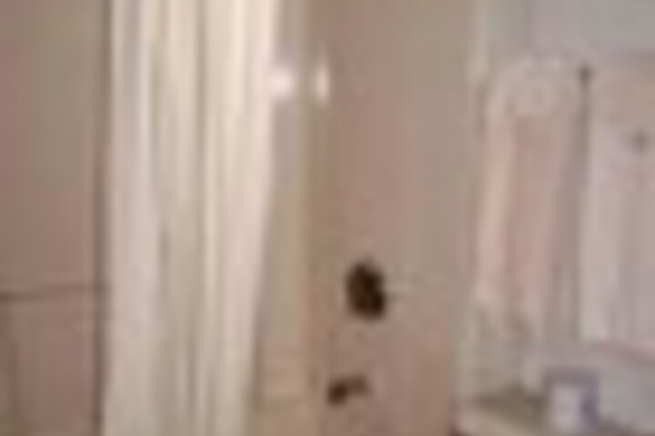 Room 194 of 342