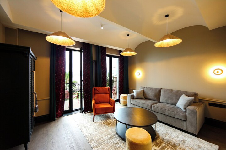 Room 6 of 43