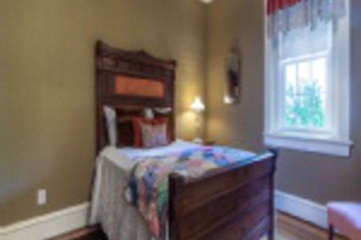 Room 301 of 384