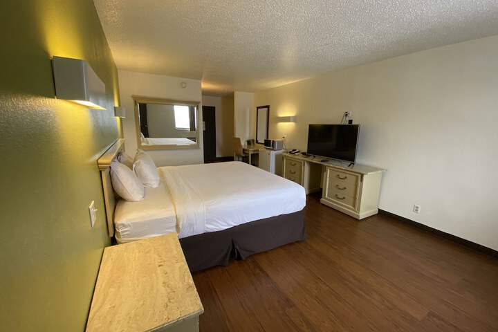 Standard | King Bed (11 of 11)
