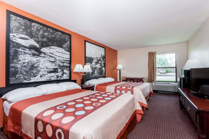 1 Queen Bed (17 of 17)