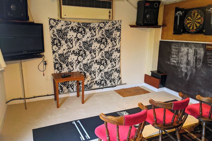 Lounge 36 of 44