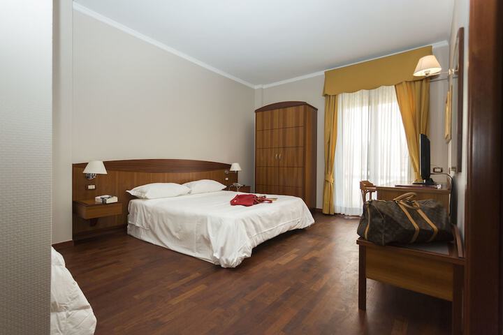 Room 12 of 36