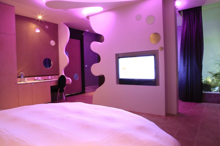 Room 13 of 53