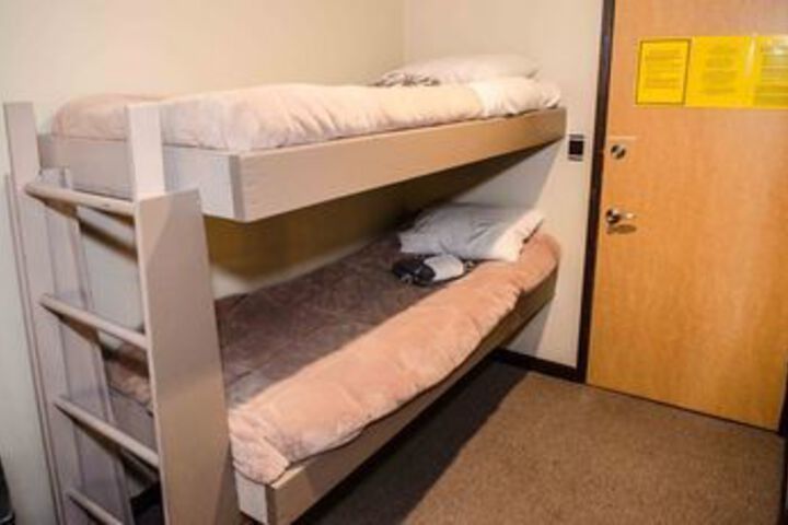 Room 122 of 697
