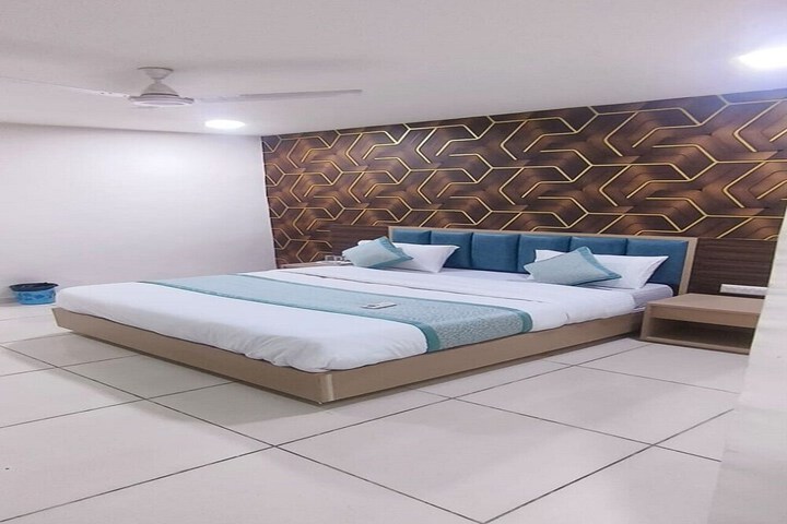 Room 12 of 21
