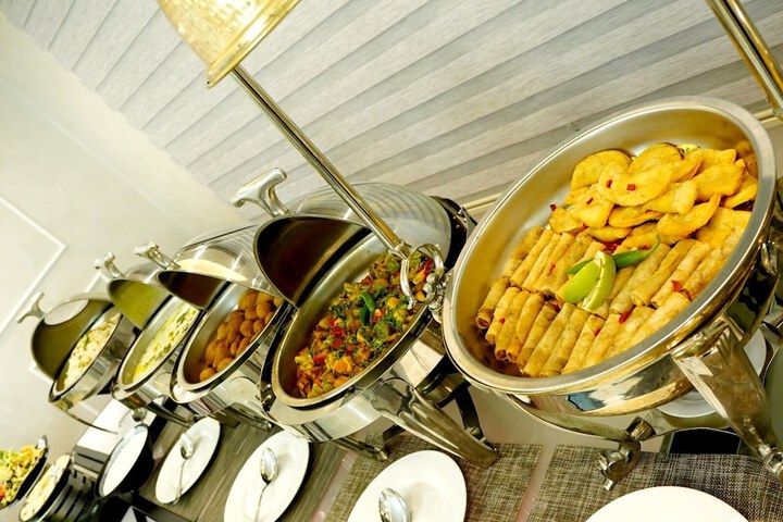 Dining 44 of 56