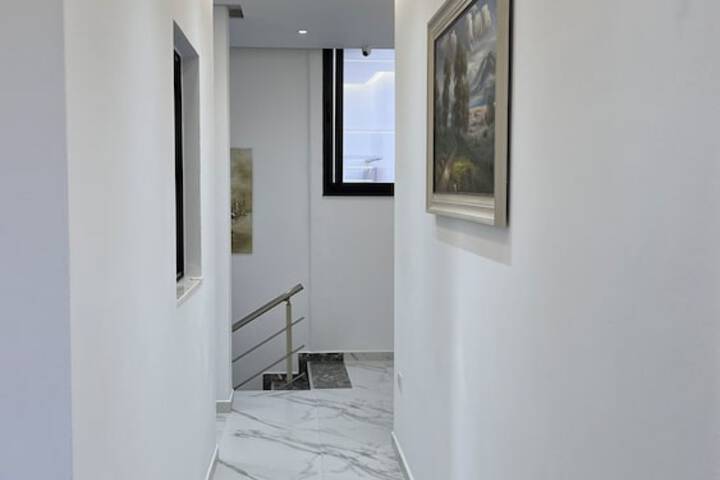 Room 2 of 30
