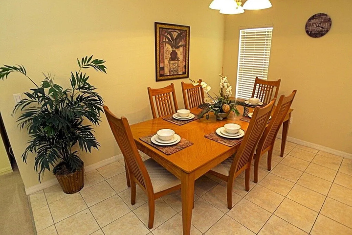 Dining 15 of 17