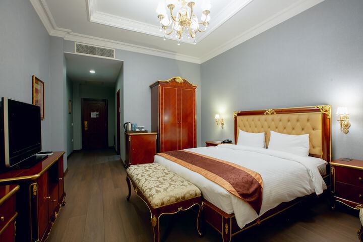Room 15 of 113