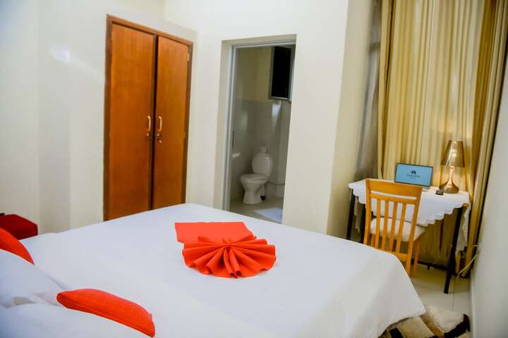 Room 8 of 32