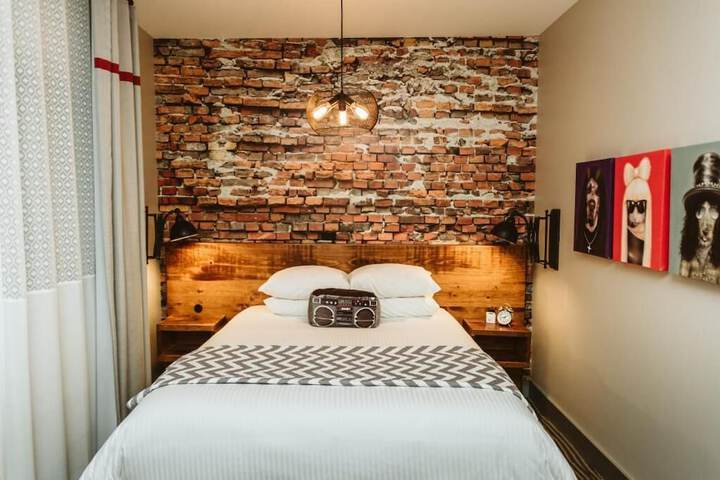 Room 17 of 44