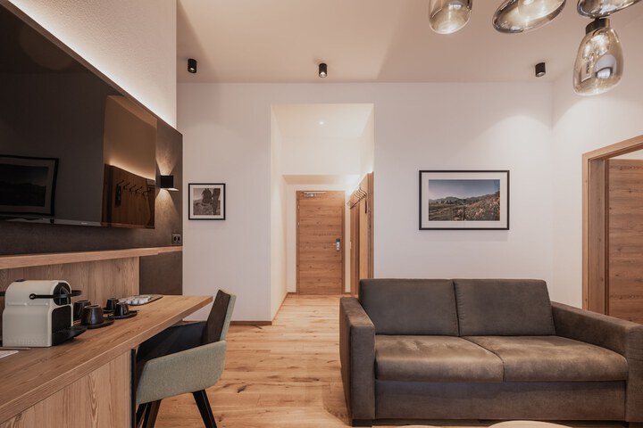 Room 65 of 200