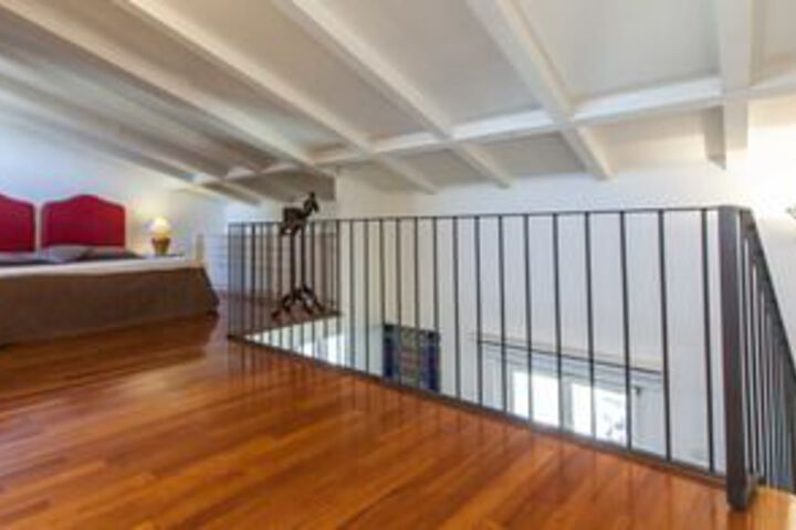 Room 9 of 28