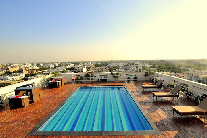 Pool Hotel