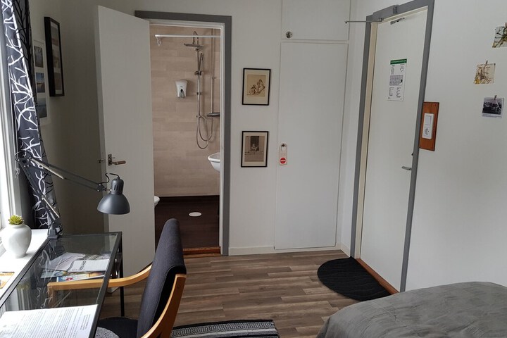 Room 15 of 176