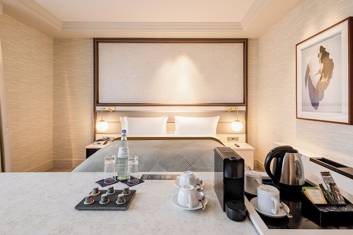 Room 221 of 457