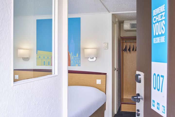 Room 7 of 31