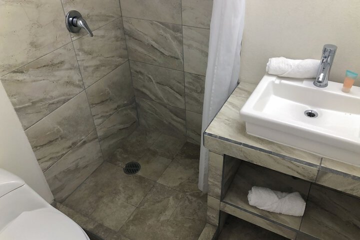 Room 33 of 62
