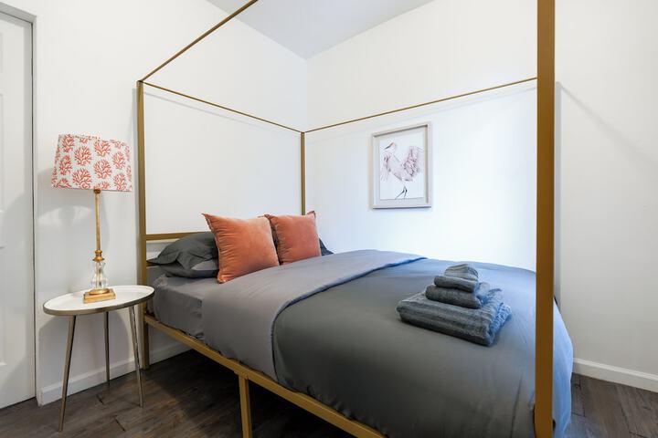Room 4 of 36