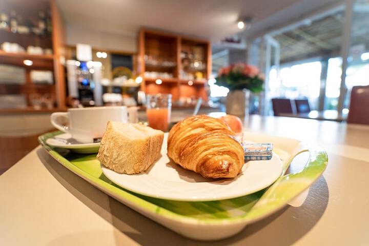 Breakfast/Coffee Service 23 of 39