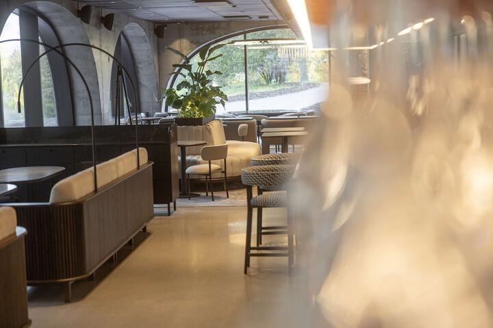 Dining 85 of 110