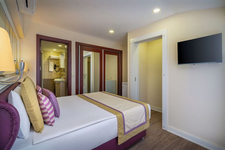 Room 14 of 148