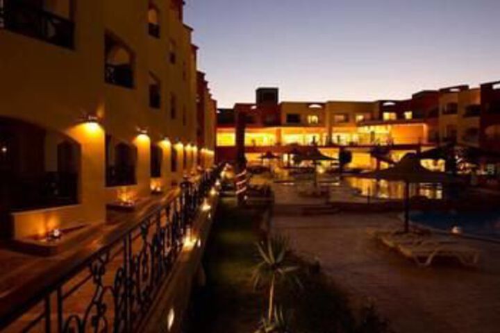 Hotel Exterior 17 of 66