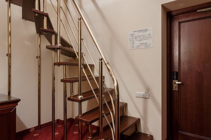 Room 16 of 38