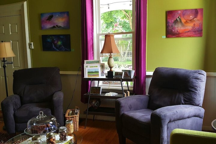 Lounge 48 of 57