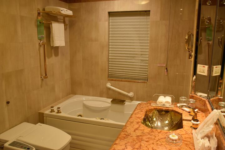 Room 26 of 39