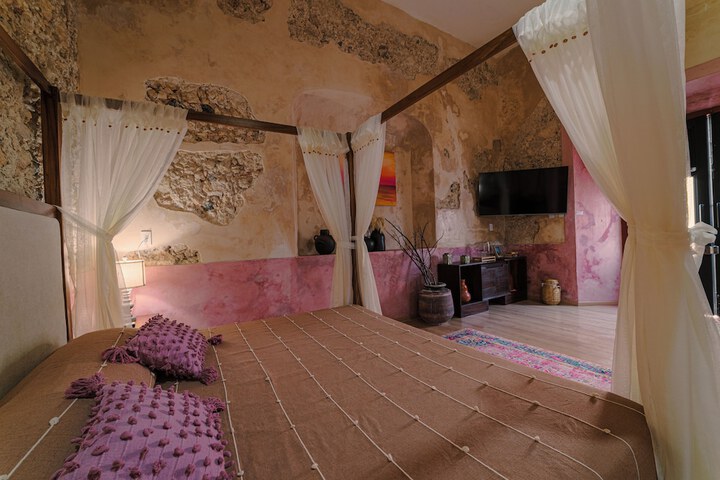 Room 39 of 70