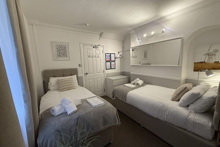 Room 4 of 72