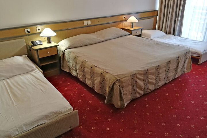 Room 9 of 49