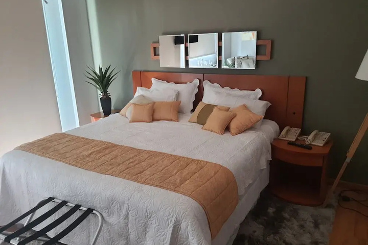 Room 2 of 8