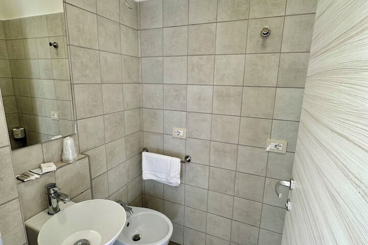 Room 16 of 41