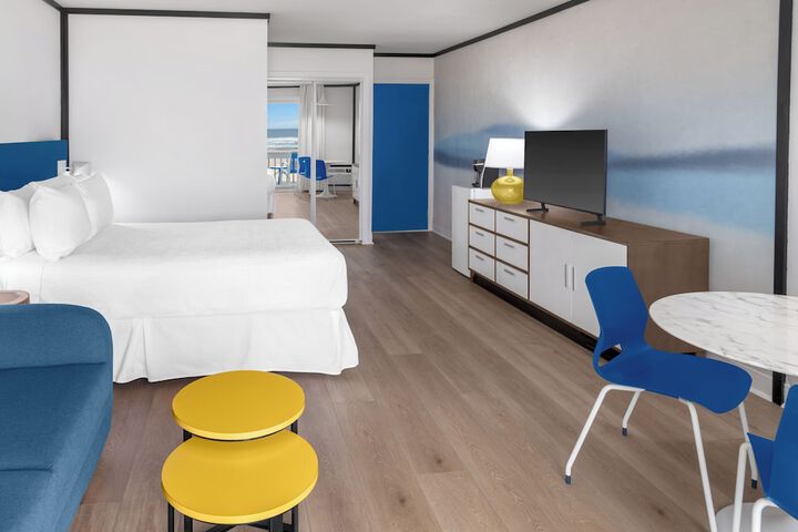 Room 6 of 37