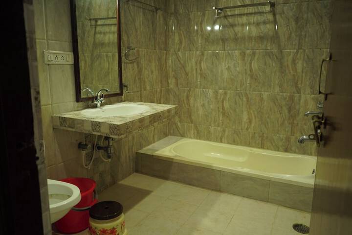 Room 33 of 81