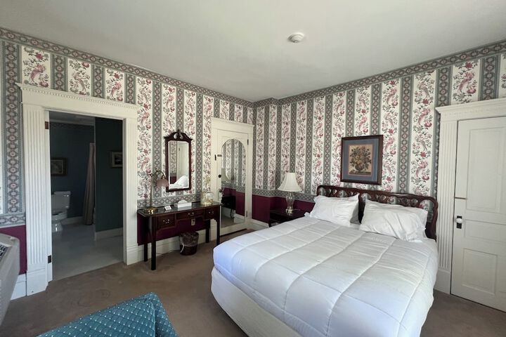Room 25 of 84