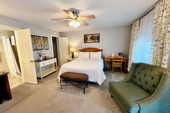 Room 32 of 77