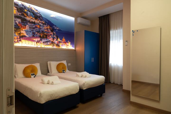 Room 6 of 33