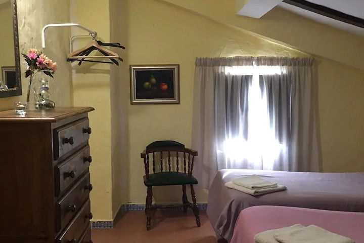 Room 8 of 10