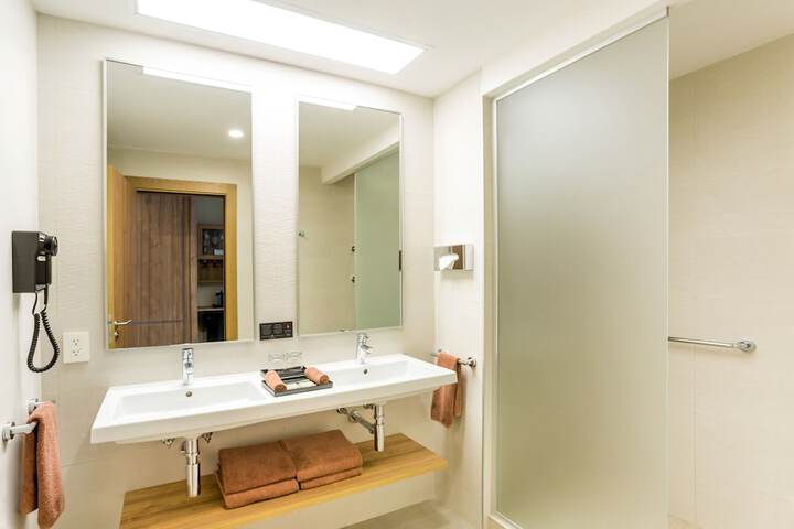 Room 44 of 130