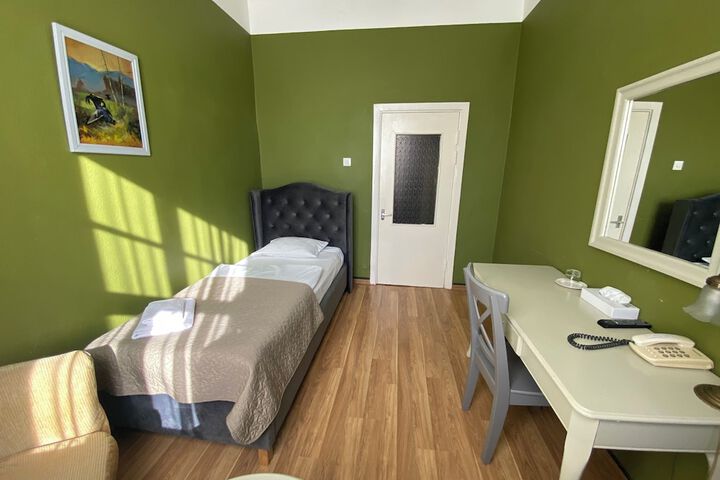 Room 223 of 272