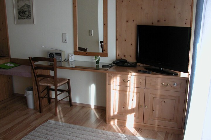 Room 28 of 66