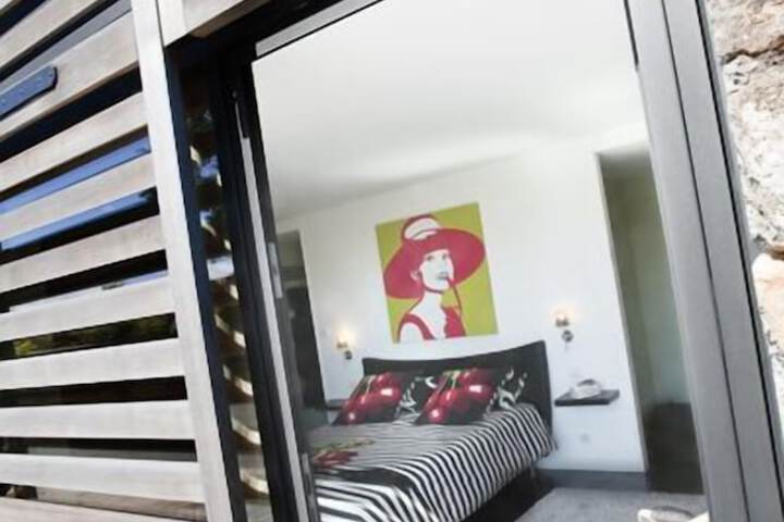 Room 4 of 38