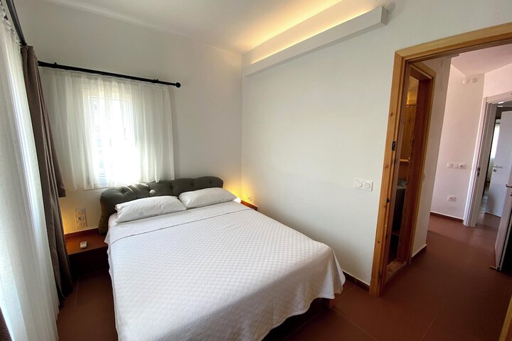 Room 14 of 83