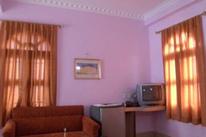 Room 4 of 4